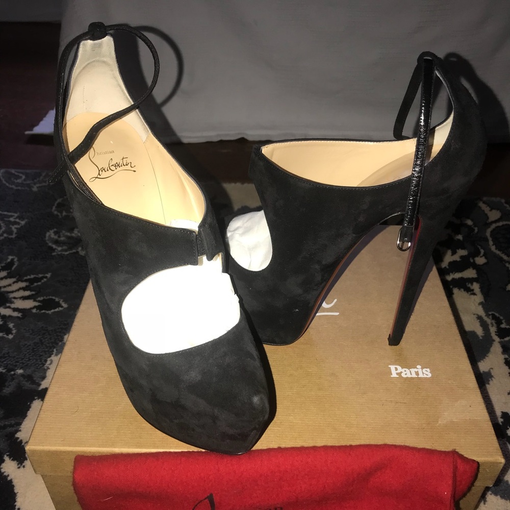 Louboutins size 39